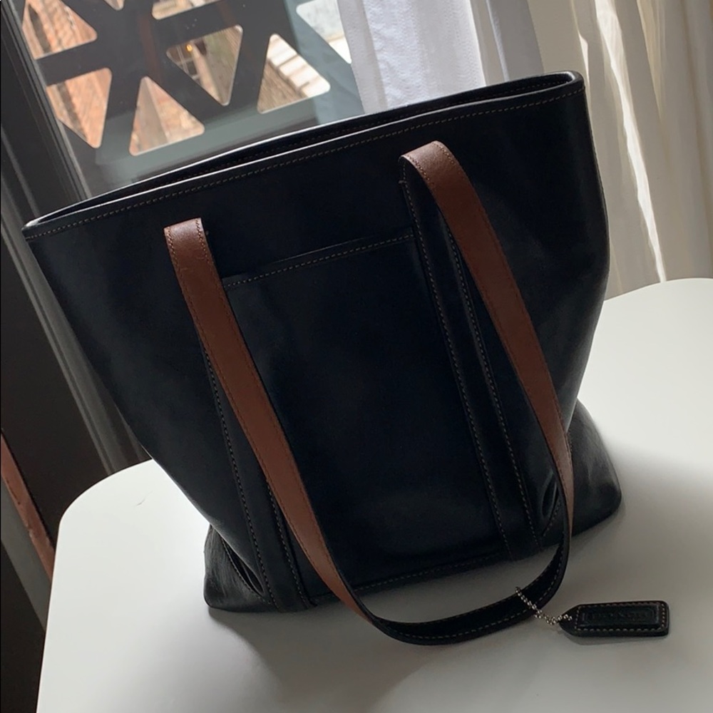 VINTAGE COACH HANDBAG.
